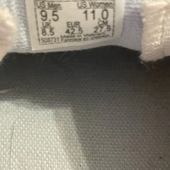 Vans - male US 9.5 - female 11 - Picture 4 of 5